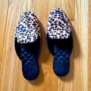 Birdies “The Dove” in cheetah print, size 9